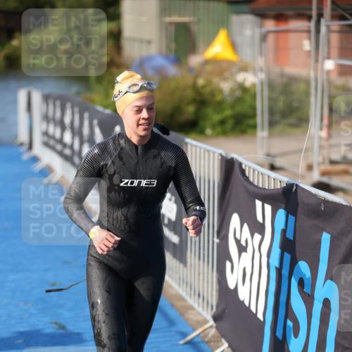 25.08.2024 - Elbe Triathlon Hamburg H.Heesch http://msf.ph/oto/6832355 25.08.2024 09:39:57 Schwimmen 477, 504, 518, 519 meine-sportfotos.de