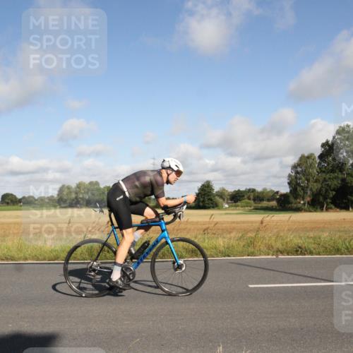 25.08.2024 - Elbe Triathlon Hamburg Fuchs,  Jonas http://msf.ph/oto/6832357 25.08.2024 09:41:36 Radfahren 368, 370, 222, 202, 387, 121, 158 meine-sportfotos.de