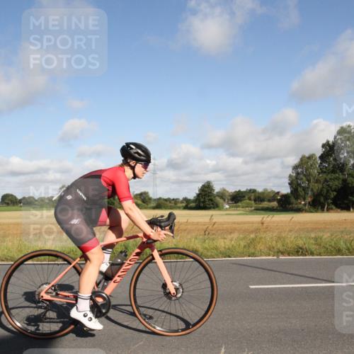 25.08.2024 - Elbe Triathlon Hamburg Fuchs,  Jonas http://msf.ph/oto/6832362 25.08.2024 09:41:37 Radfahren 370, 222, 202, 387, 121, 158 meine-sportfotos.de