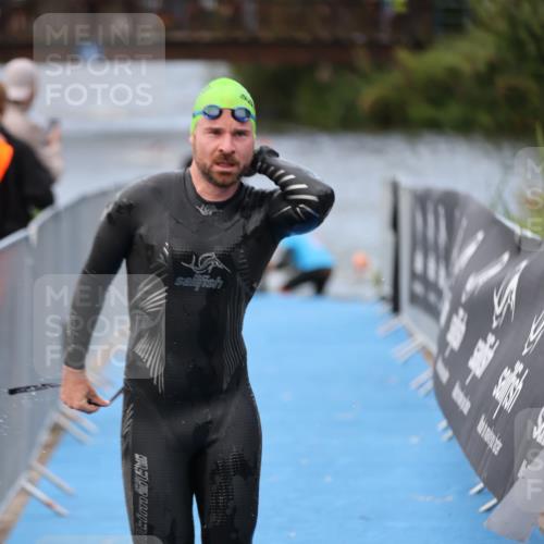 25.08.2024 - Elbe Triathlon Hamburg H.Heesch http://msf.ph/oto/6832368 25.08.2024 08:31:39 Schwimmen 38, 40, 71, 81, 100 meine-sportfotos.de