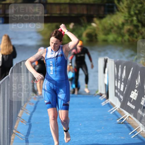 25.08.2024 - Elbe Triathlon Hamburg H.Heesch http://msf.ph/oto/6832370 25.08.2024 09:40:07 Schwimmen 477, 504, 518 meine-sportfotos.de