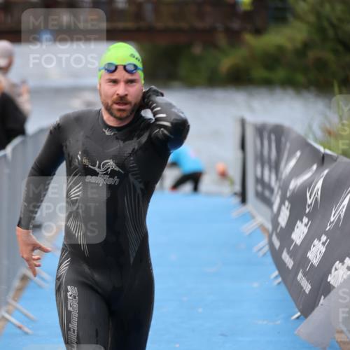 25.08.2024 - Elbe Triathlon Hamburg H.Heesch http://msf.ph/oto/6832384 25.08.2024 08:31:39 Schwimmen 38, 40, 71, 81, 100 meine-sportfotos.de