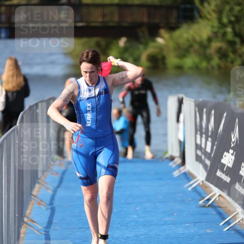 25.08.2024 - Elbe Triathlon Hamburg H.Heesch http://msf.ph/oto/6832386 25.08.2024 09:40:07 Schwimmen 477, 504, 518 meine-sportfotos.de