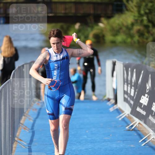 25.08.2024 - Elbe Triathlon Hamburg H.Heesch http://msf.ph/oto/6832395 25.08.2024 09:40:07 Schwimmen 477, 504, 518 meine-sportfotos.de