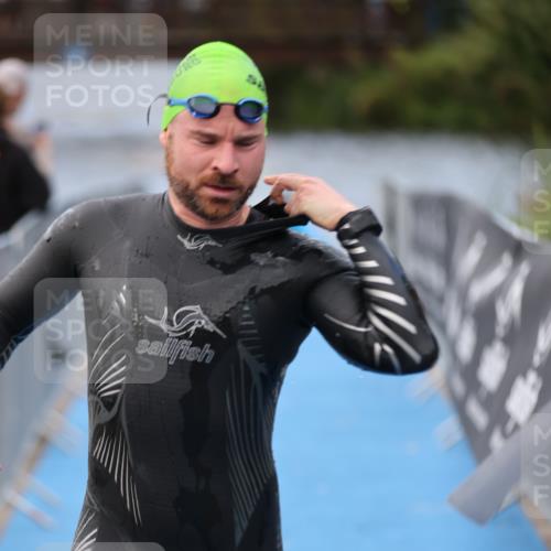 25.08.2024 - Elbe Triathlon Hamburg H.Heesch http://msf.ph/oto/6832397 25.08.2024 08:31:40 Schwimmen 38, 40, 71, 81, 100 meine-sportfotos.de