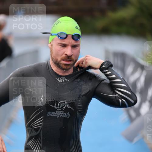 25.08.2024 - Elbe Triathlon Hamburg H.Heesch http://msf.ph/oto/6832404 25.08.2024 08:31:40 Schwimmen 38, 40, 71, 81, 100 meine-sportfotos.de