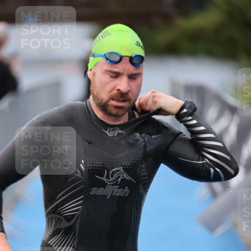 25.08.2024 - Elbe Triathlon Hamburg H.Heesch http://msf.ph/oto/6832406 25.08.2024 08:31:40 Schwimmen 38, 40, 71, 81, 100 meine-sportfotos.de