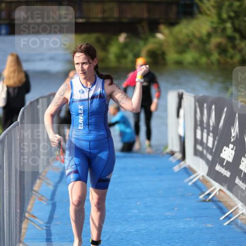 25.08.2024 - Elbe Triathlon Hamburg H.Heesch http://msf.ph/oto/6832408 25.08.2024 09:40:07 Schwimmen 477, 504, 518 meine-sportfotos.de