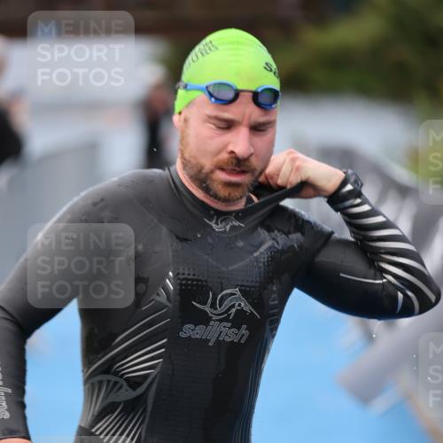 25.08.2024 - Elbe Triathlon Hamburg H.Heesch http://msf.ph/oto/6832411 25.08.2024 08:31:40 Schwimmen 38, 40, 71, 81, 100 meine-sportfotos.de