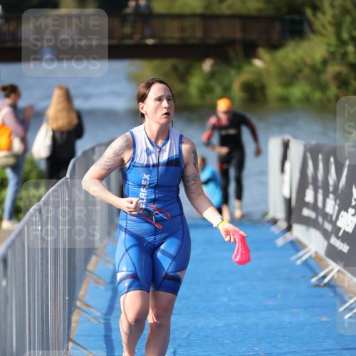 25.08.2024 - Elbe Triathlon Hamburg H.Heesch http://msf.ph/oto/6832419 25.08.2024 09:40:08 Schwimmen 477, 504, 518 meine-sportfotos.de