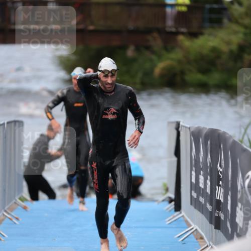 25.08.2024 - Elbe Triathlon Hamburg H.Heesch http://msf.ph/oto/6832428 25.08.2024 08:31:43 Schwimmen 34, 38, 40, 71, 81, 92, 100 meine-sportfotos.de