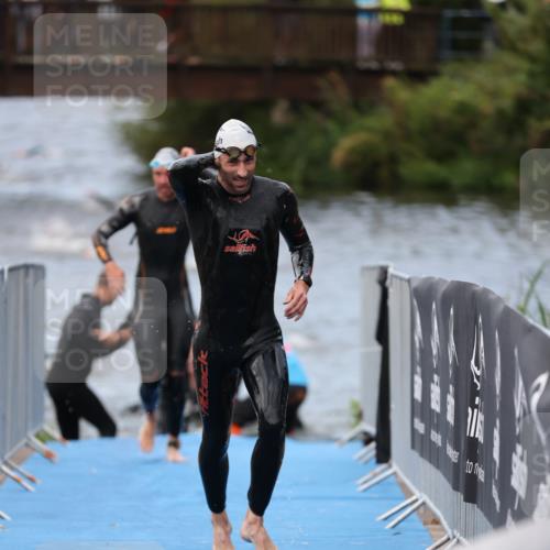 25.08.2024 - Elbe Triathlon Hamburg H.Heesch http://msf.ph/oto/6832431 25.08.2024 08:31:43 Schwimmen 34, 38, 40, 71, 81, 92, 100 meine-sportfotos.de