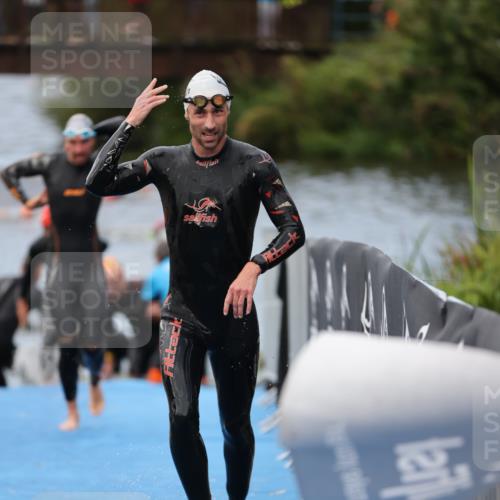25.08.2024 - Elbe Triathlon Hamburg H.Heesch http://msf.ph/oto/6832437 25.08.2024 08:31:44 Schwimmen 34, 38, 40, 71, 75, 81, 92, 100 meine-sportfotos.de