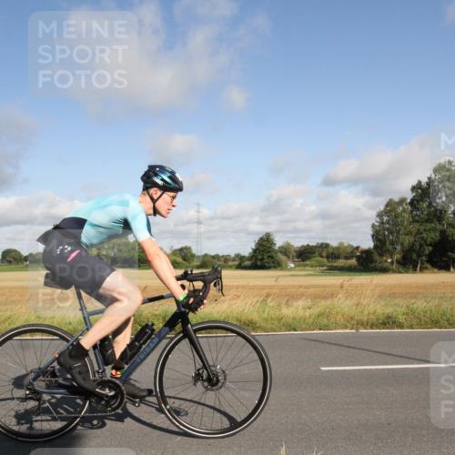 25.08.2024 - Elbe Triathlon Hamburg Fuchs,  Jonas http://msf.ph/oto/6832447 25.08.2024 09:42:28 Radfahren 421, 545, 285, 235, 372, 378, 215 meine-sportfotos.de