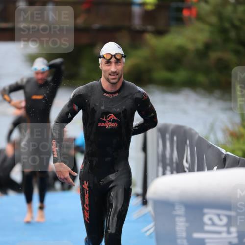 25.08.2024 - Elbe Triathlon Hamburg H.Heesch http://msf.ph/oto/6832457 25.08.2024 08:31:45 Schwimmen 34, 38, 40, 71, 75, 81, 89, 92, 100 meine-sportfotos.de