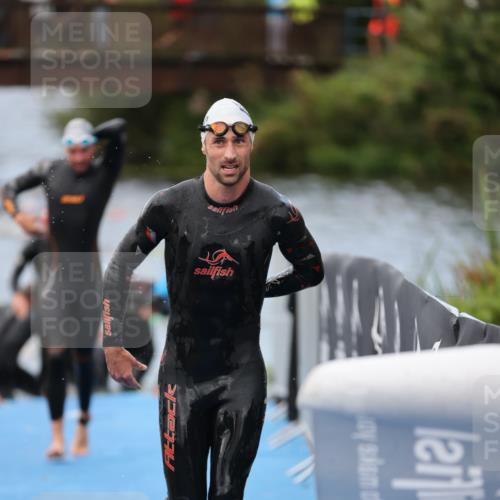 25.08.2024 - Elbe Triathlon Hamburg H.Heesch http://msf.ph/oto/6832462 25.08.2024 08:31:45 Schwimmen 34, 38, 40, 71, 75, 81, 89, 92, 100 meine-sportfotos.de