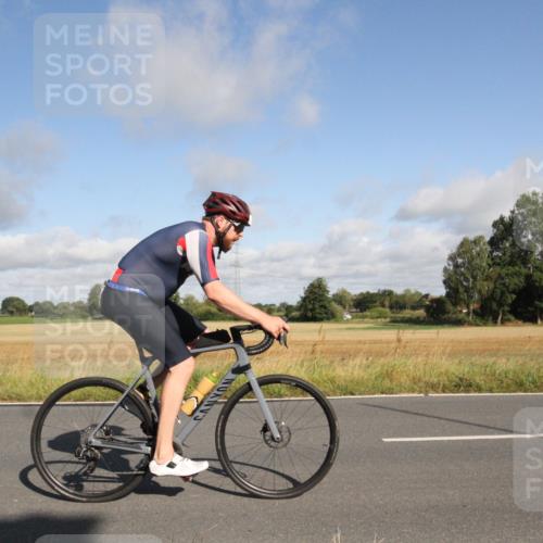 25.08.2024 - Elbe Triathlon Hamburg Fuchs,  Jonas http://msf.ph/oto/6832464 25.08.2024 09:42:34 Radfahren 285, 235, 372, 378, 215, 157, 525, 543 meine-sportfotos.de