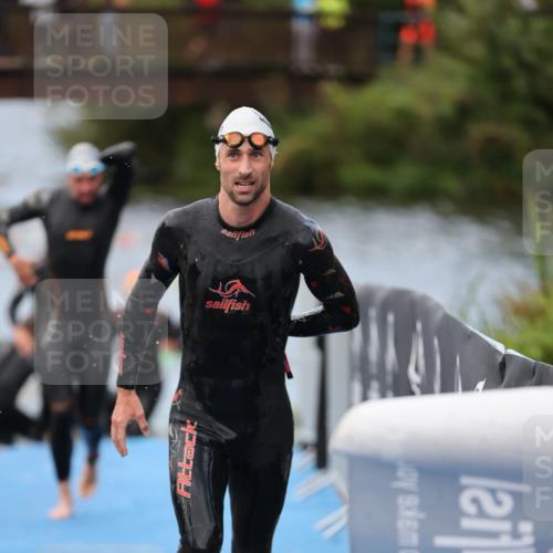 25.08.2024 - Elbe Triathlon Hamburg H.Heesch http://msf.ph/oto/6832468 25.08.2024 08:31:45 Schwimmen 34, 38, 40, 71, 75, 81, 89, 92, 100 meine-sportfotos.de