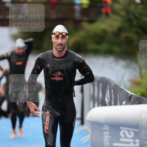 25.08.2024 - Elbe Triathlon Hamburg H.Heesch http://msf.ph/oto/6832477 25.08.2024 08:31:45 Schwimmen 34, 38, 40, 71, 75, 81, 89, 92, 100 meine-sportfotos.de
