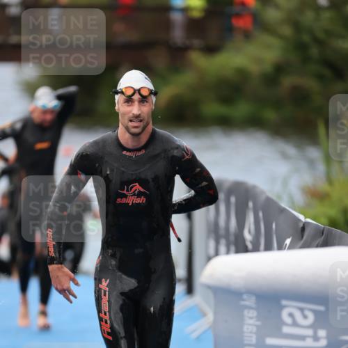 25.08.2024 - Elbe Triathlon Hamburg H.Heesch http://msf.ph/oto/6832488 25.08.2024 08:31:45 Schwimmen 34, 38, 40, 71, 75, 81, 89, 92, 100 meine-sportfotos.de