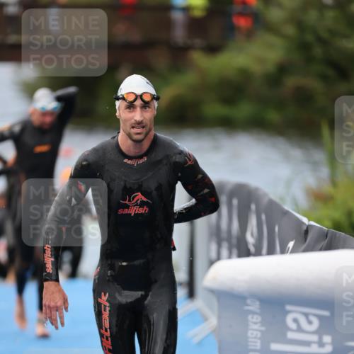 25.08.2024 - Elbe Triathlon Hamburg H.Heesch http://msf.ph/oto/6832491 25.08.2024 08:31:45 Schwimmen 34, 38, 40, 71, 75, 81, 89, 92, 100 meine-sportfotos.de