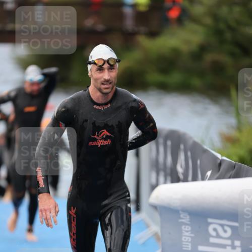 25.08.2024 - Elbe Triathlon Hamburg H.Heesch http://msf.ph/oto/6832498 25.08.2024 08:31:45 Schwimmen 34, 38, 40, 71, 75, 81, 89, 92, 100 meine-sportfotos.de
