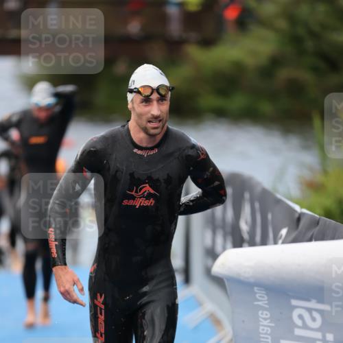25.08.2024 - Elbe Triathlon Hamburg H.Heesch http://msf.ph/oto/6832511 25.08.2024 08:31:45 Schwimmen 34, 38, 40, 71, 75, 81, 89, 92, 100 meine-sportfotos.de