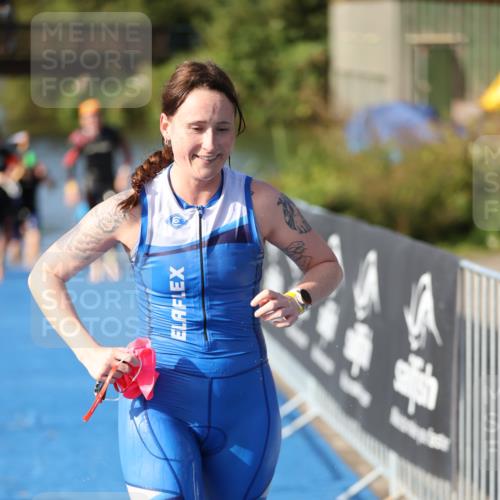 25.08.2024 - Elbe Triathlon Hamburg H.Heesch http://msf.ph/oto/6832528 25.08.2024 09:40:10 Schwimmen 477, 504, 518 meine-sportfotos.de