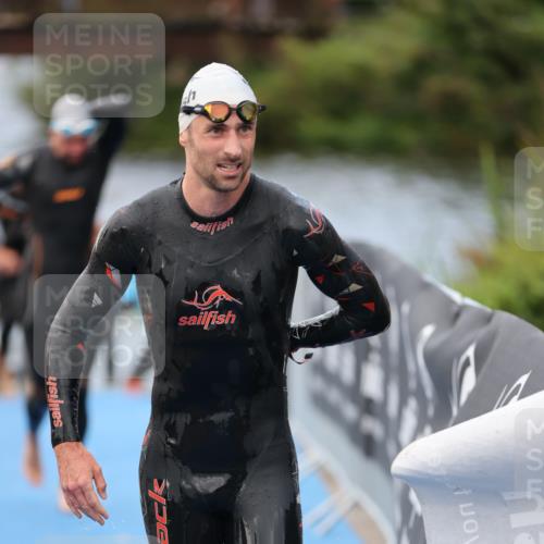 25.08.2024 - Elbe Triathlon Hamburg H.Heesch http://msf.ph/oto/6832529 25.08.2024 08:31:46 Schwimmen 34, 40, 71, 75, 81, 89, 92, 100 meine-sportfotos.de