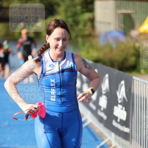 25.08.2024 - Elbe Triathlon Hamburg H.Heesch http://msf.ph/oto/6832532 25.08.2024 09:40:10 Schwimmen 477, 504, 518 meine-sportfotos.de