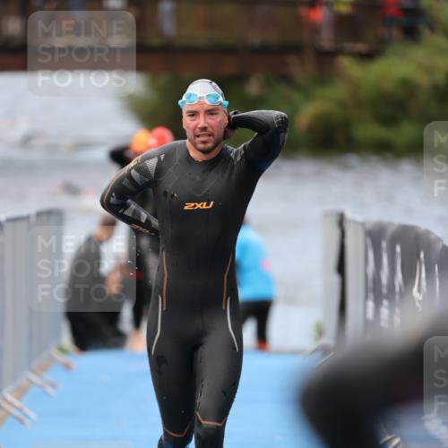 25.08.2024 - Elbe Triathlon Hamburg H.Heesch http://msf.ph/oto/6832544 25.08.2024 08:31:48 Schwimmen 34, 40, 71, 75, 81, 89, 92, 100 meine-sportfotos.de