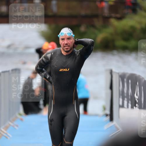 25.08.2024 - Elbe Triathlon Hamburg H.Heesch http://msf.ph/oto/6832552 25.08.2024 08:31:48 Schwimmen 34, 40, 71, 75, 81, 89, 92, 100 meine-sportfotos.de