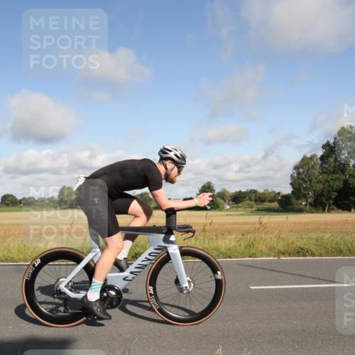 25.08.2024 - Elbe Triathlon Hamburg Fuchs,  Jonas http://msf.ph/oto/6832553 25.08.2024 09:43:27 Radfahren 165, 411, 446, 264, 482, 233, 388 meine-sportfotos.de