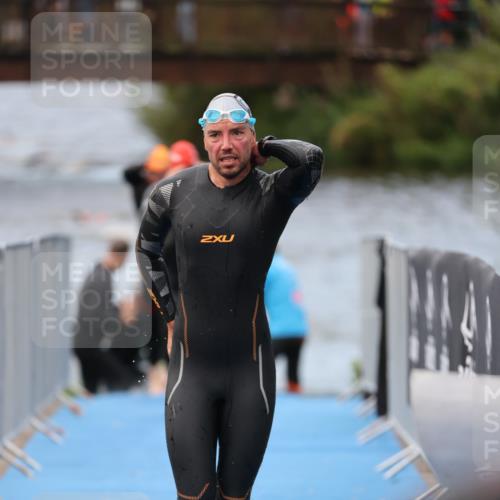 25.08.2024 - Elbe Triathlon Hamburg H.Heesch http://msf.ph/oto/6832555 25.08.2024 08:31:48 Schwimmen 34, 40, 71, 75, 81, 89, 92, 100 meine-sportfotos.de