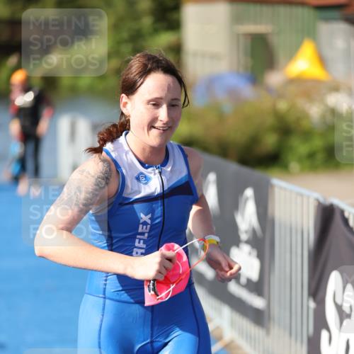 25.08.2024 - Elbe Triathlon Hamburg H.Heesch http://msf.ph/oto/6832561 25.08.2024 09:40:10 Schwimmen 477, 504, 518 meine-sportfotos.de