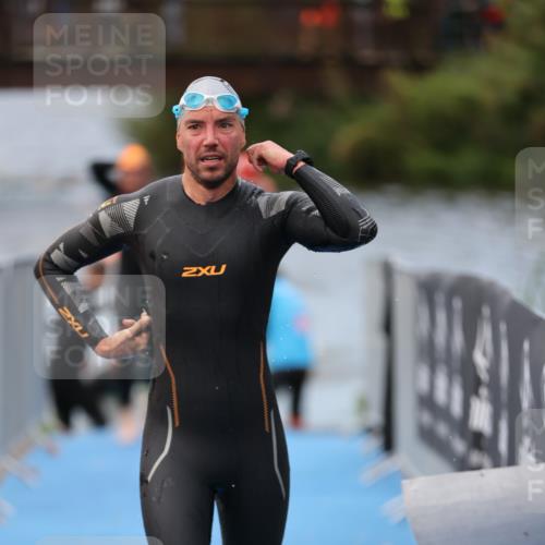 25.08.2024 - Elbe Triathlon Hamburg H.Heesch http://msf.ph/oto/6832565 25.08.2024 08:31:48 Schwimmen 34, 40, 71, 75, 81, 89, 92, 100 meine-sportfotos.de
