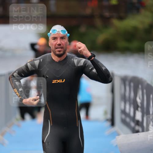 25.08.2024 - Elbe Triathlon Hamburg H.Heesch http://msf.ph/oto/6832574 25.08.2024 08:31:48 Schwimmen 34, 40, 71, 75, 81, 89, 92, 100 meine-sportfotos.de