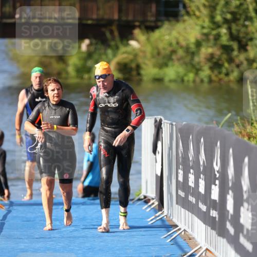 25.08.2024 - Elbe Triathlon Hamburg H.Heesch http://msf.ph/oto/6832585 25.08.2024 09:40:13 Schwimmen 477, 504, 518, 527 meine-sportfotos.de