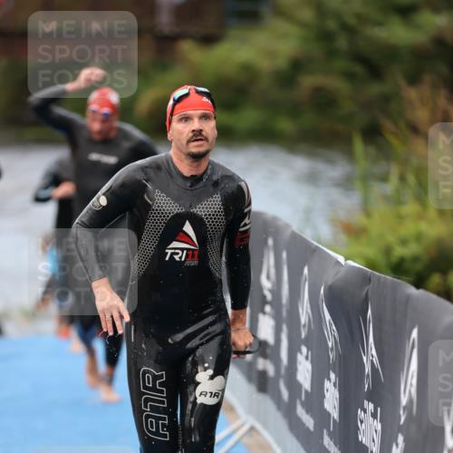 25.08.2024 - Elbe Triathlon Hamburg H.Heesch http://msf.ph/oto/6832596 25.08.2024 08:31:52 Schwimmen 34, 40, 71, 75, 81, 89, 92, 100 meine-sportfotos.de