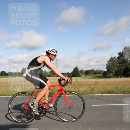 25.08.2024 - Elbe Triathlon Hamburg Fuchs,  Jonas http://msf.ph/oto/6832602 25.08.2024 09:44:03 Radfahren 341, 251, 528, 200 meine-sportfotos.de