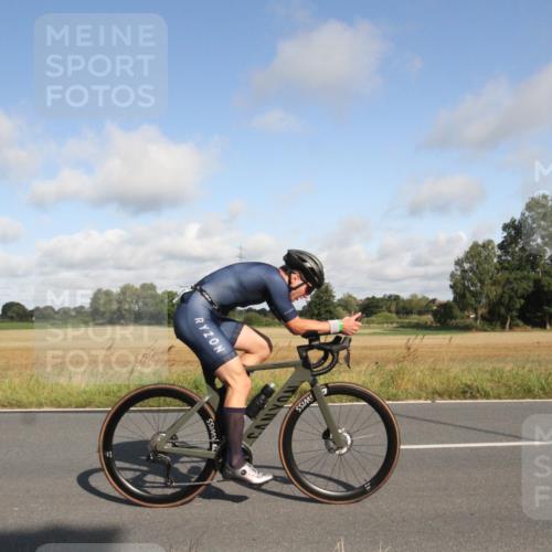 25.08.2024 - Elbe Triathlon Hamburg Fuchs,  Jonas http://msf.ph/oto/6832605 25.08.2024 09:44:08 Radfahren 528, 200, 130, 381 meine-sportfotos.de