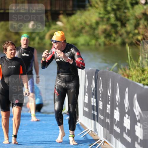 25.08.2024 - Elbe Triathlon Hamburg H.Heesch http://msf.ph/oto/6832606 25.08.2024 09:40:15 Schwimmen 477, 504, 527 meine-sportfotos.de