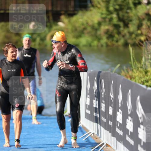 25.08.2024 - Elbe Triathlon Hamburg H.Heesch http://msf.ph/oto/6832611 25.08.2024 09:40:15 Schwimmen 477, 504, 527 meine-sportfotos.de