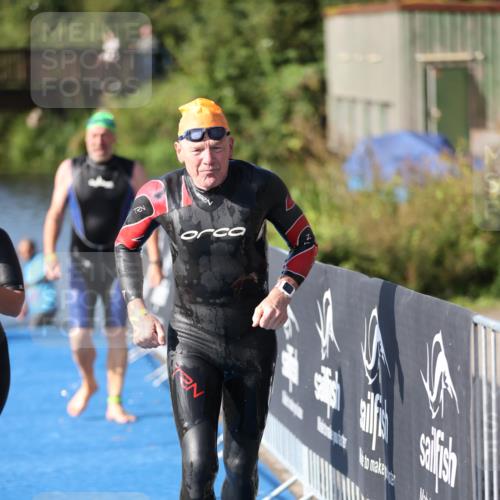 25.08.2024 - Elbe Triathlon Hamburg H.Heesch http://msf.ph/oto/6832617 25.08.2024 09:40:20 Schwimmen 459, 477, 527 meine-sportfotos.de