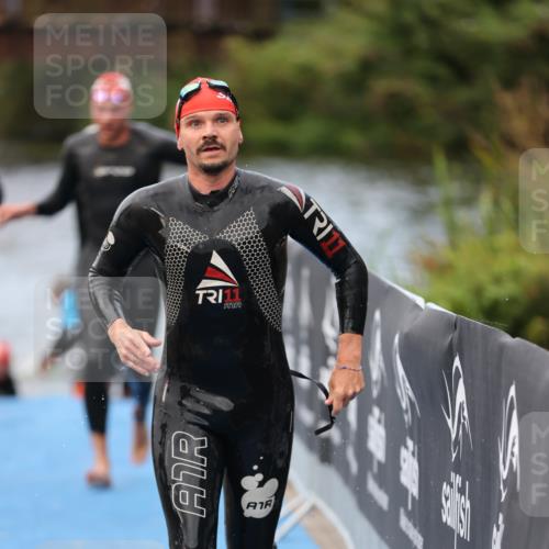 25.08.2024 - Elbe Triathlon Hamburg H.Heesch http://msf.ph/oto/6832618 25.08.2024 08:31:52 Schwimmen 34, 40, 71, 75, 81, 89, 92, 100 meine-sportfotos.de