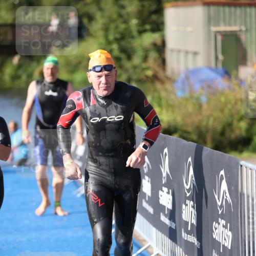 25.08.2024 - Elbe Triathlon Hamburg H.Heesch http://msf.ph/oto/6832620 25.08.2024 09:40:20 Schwimmen 459, 477, 527 meine-sportfotos.de