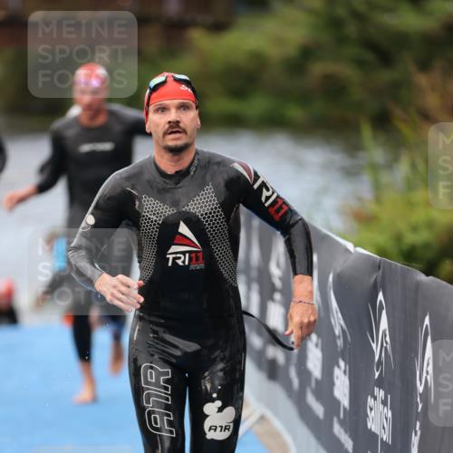 25.08.2024 - Elbe Triathlon Hamburg H.Heesch http://msf.ph/oto/6832623 25.08.2024 08:31:52 Schwimmen 34, 40, 71, 75, 81, 89, 92, 100 meine-sportfotos.de
