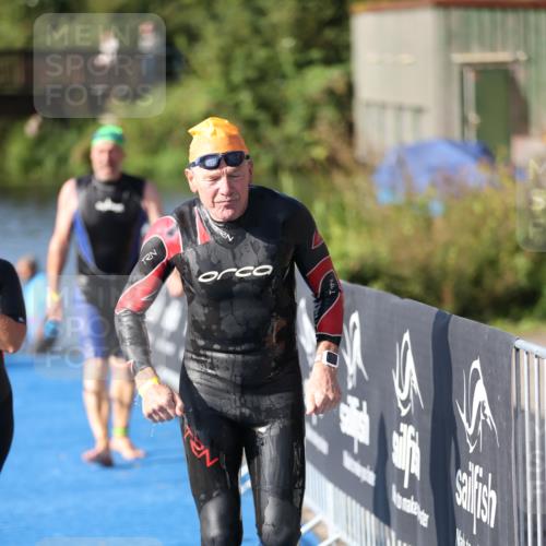25.08.2024 - Elbe Triathlon Hamburg H.Heesch http://msf.ph/oto/6832635 25.08.2024 09:40:20 Schwimmen 459, 477, 527 meine-sportfotos.de