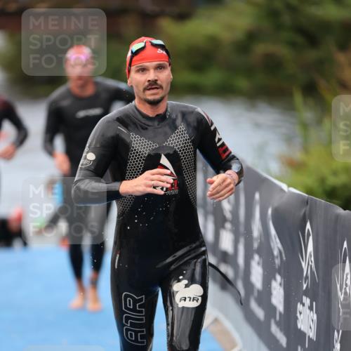25.08.2024 - Elbe Triathlon Hamburg H.Heesch http://msf.ph/oto/6832637 25.08.2024 08:31:52 Schwimmen 34, 40, 71, 75, 81, 89, 92, 100 meine-sportfotos.de