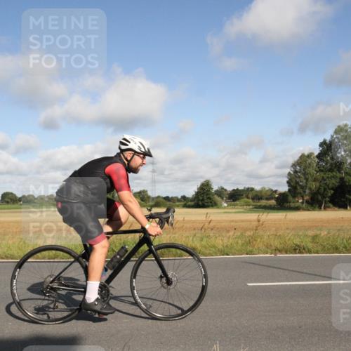 25.08.2024 - Elbe Triathlon Hamburg Fuchs,  Jonas http://msf.ph/oto/6832644 25.08.2024 09:44:31 Radfahren 396, 242, 231, 384, 290, 276, 257 meine-sportfotos.de